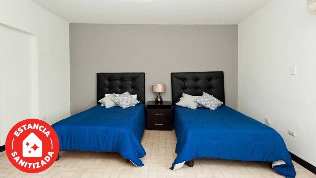 Econosuites Monterrey Esterno foto