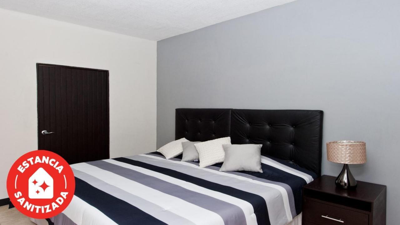 Econosuites Monterrey Esterno foto