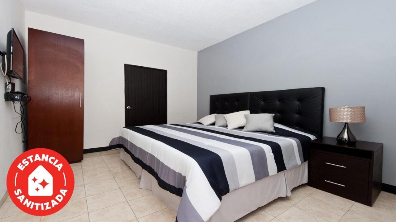Econosuites Monterrey Esterno foto