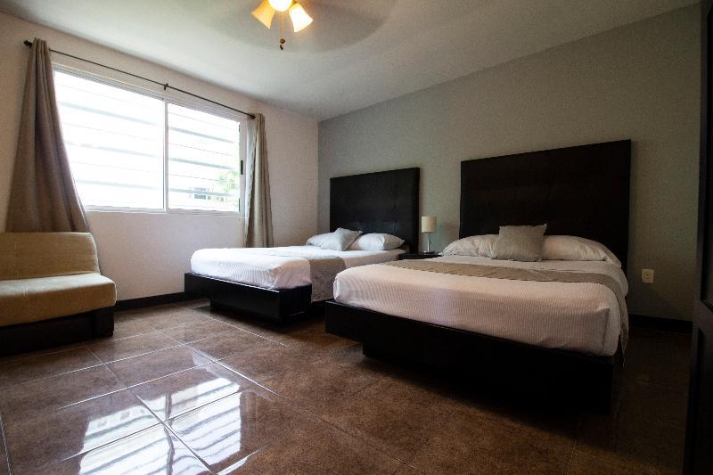 Econosuites Monterrey Esterno foto