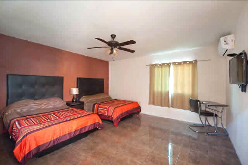 Econosuites Monterrey Esterno foto