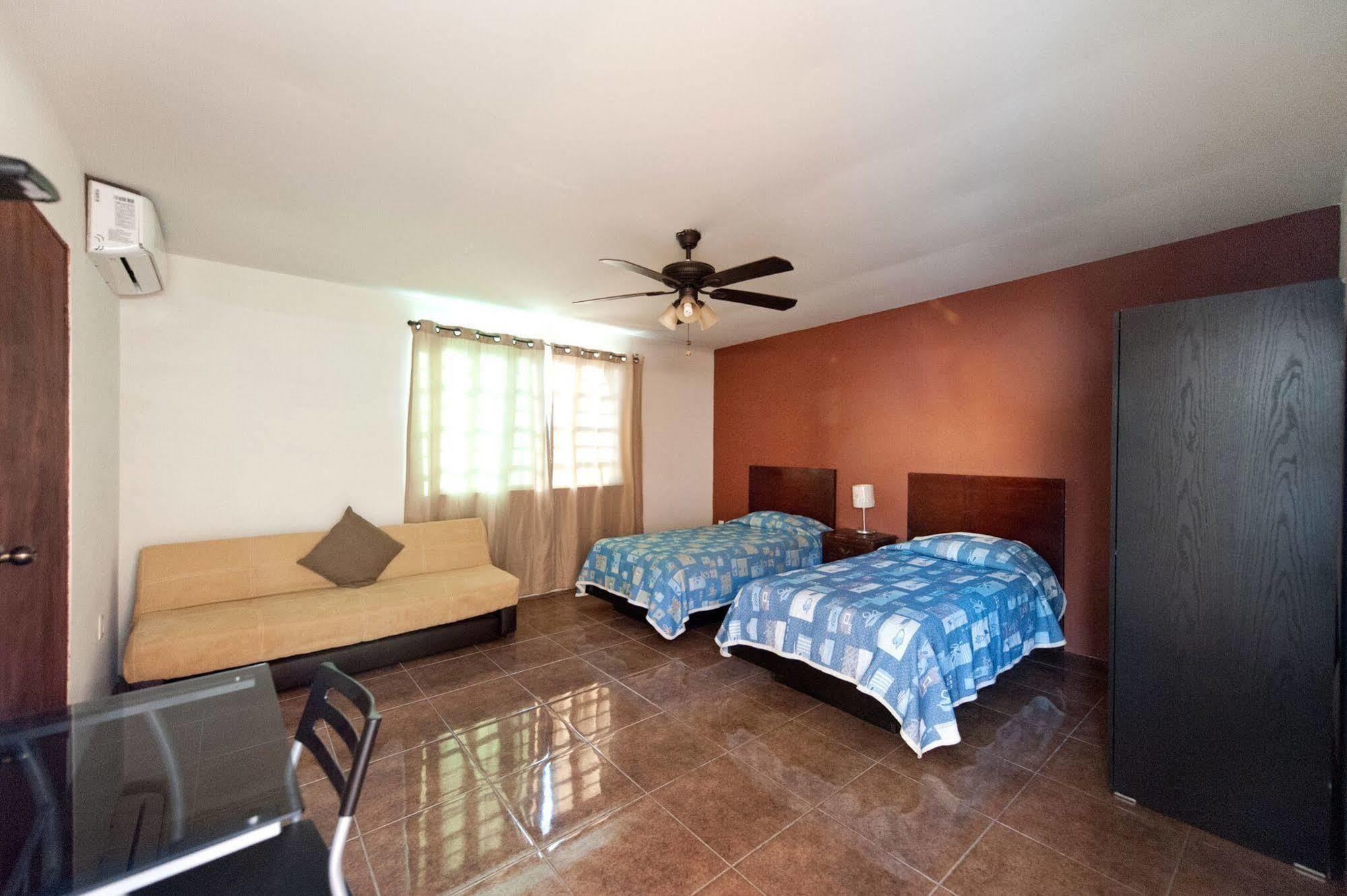 Econosuites Monterrey Esterno foto