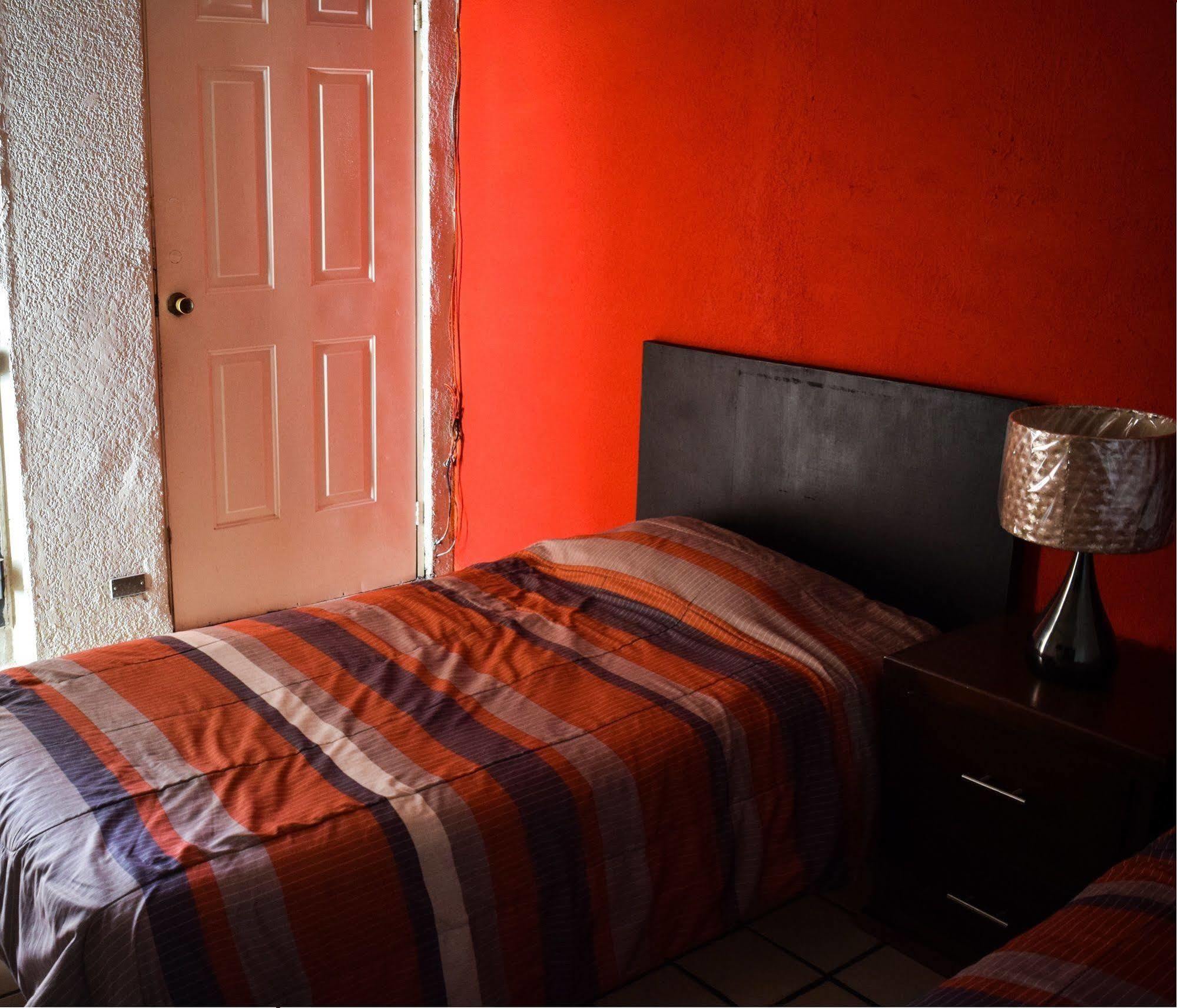 Econosuites Monterrey Esterno foto