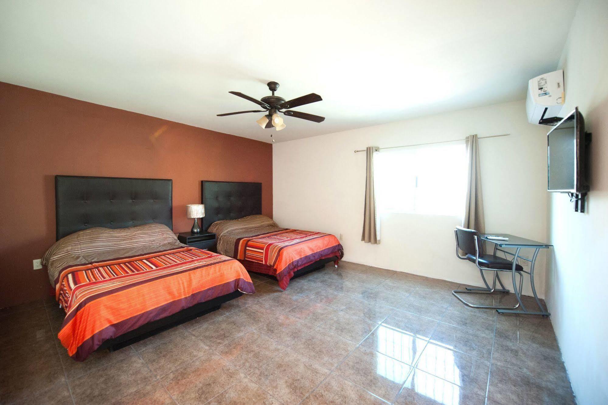 Econosuites Monterrey Esterno foto